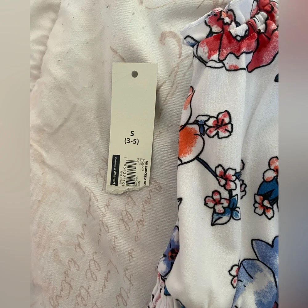 White base with different colored tropical flowers - Picture 3 of 4